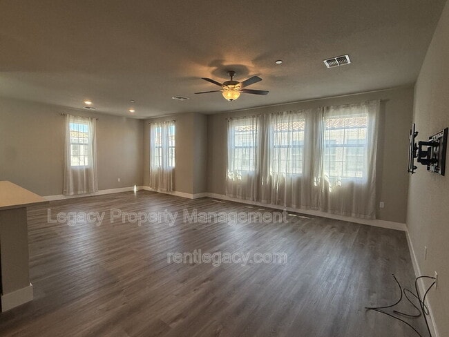 Building Photo - 5301 E Commerce Way