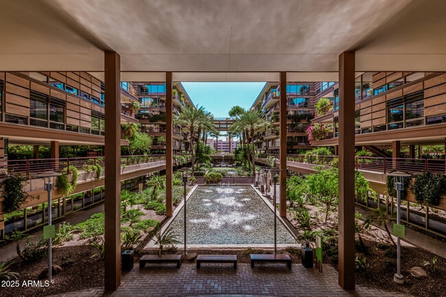 Foto del edificio - 7121 E Rancho Vista Dr