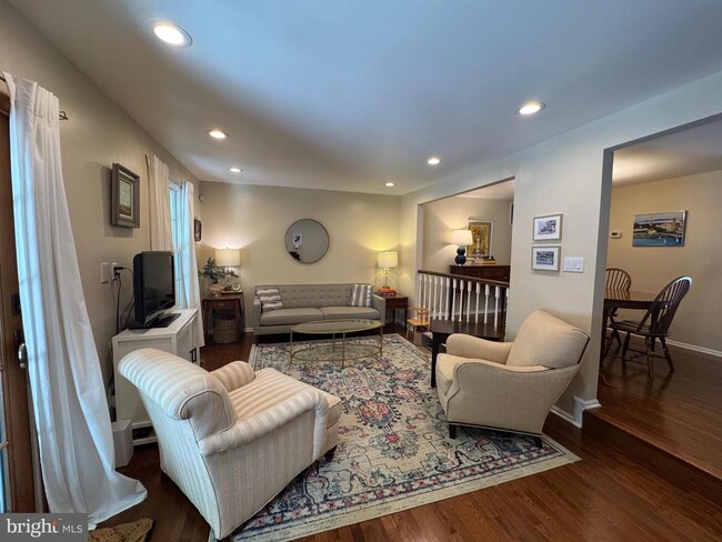Building Photo - 5737 Walnut Wood Ln