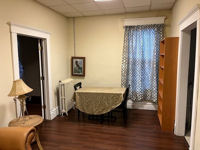 Building Photo - 105 W Railroad St