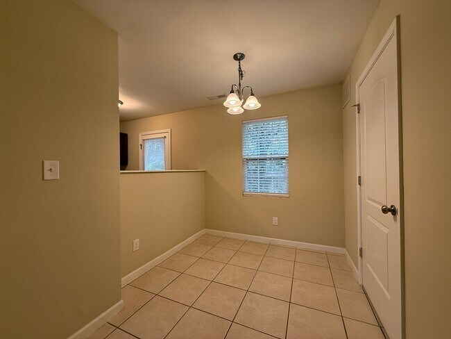 Foto del edificio - 290 Janet Ave