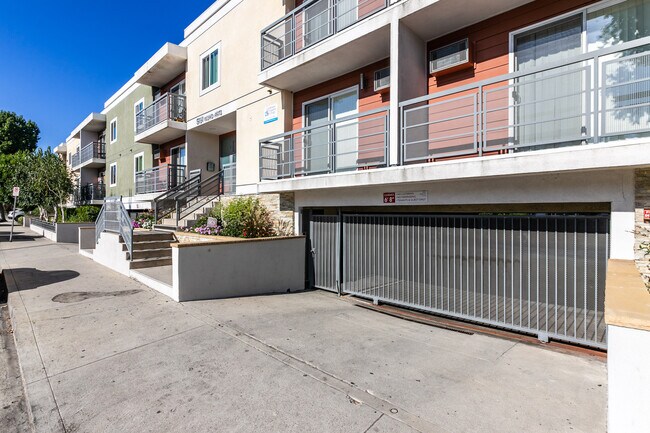 Building Photo - 5161 Riverton Ave