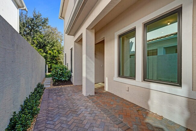 Building Photo - 5928 Brookfield Cir