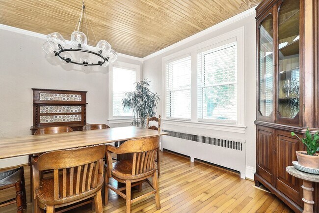 Building Photo - 429 26th St
