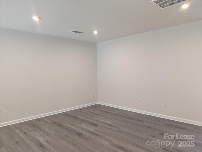 Foto del edificio - 2019 Stephens Farm Dr