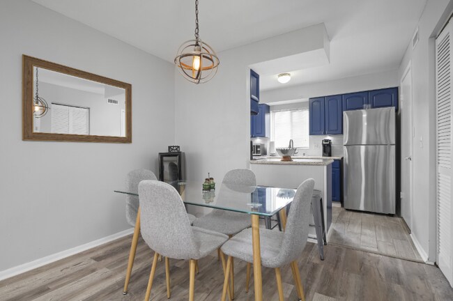 Foto del edificio - 2744A Hidden Lake Blvd