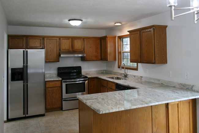 Kitchen - 8918 E Hurst St