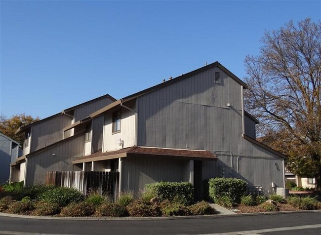 Building Photo - Charming 3-Bedroom Home in Prime Davis Loc...