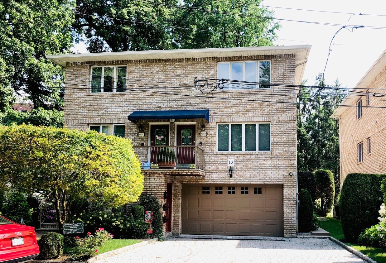 10 Lawton Ln Unit 2nd floor, Bronxville, NY 10708 Apartments in