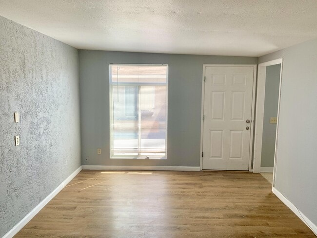 Building Photo - 6860 Wunderlin Ave