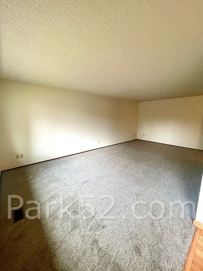 Building Photo - Single Level, 1 Bedroom in Fircrest!