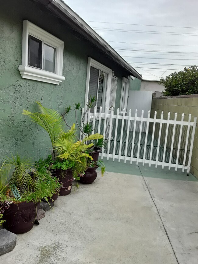 Back unit entrance - 23401 Catskill Ave