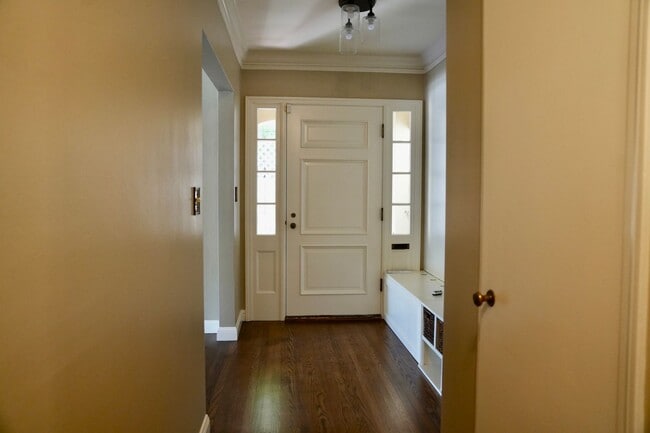 Building Photo - Charming & Spacious 3BR/2BA Lower-Level Home in Prime Baywood Location