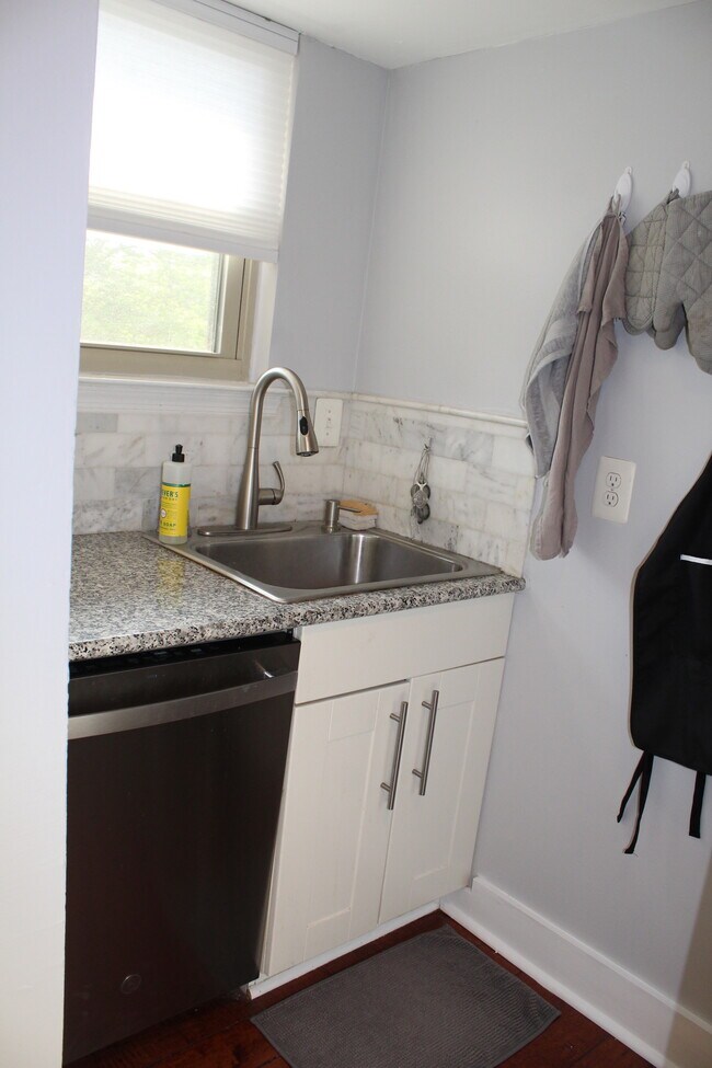 5909 Quantrell Ave Unit 201, Alexandria, VA 22312 Condo for Rent in