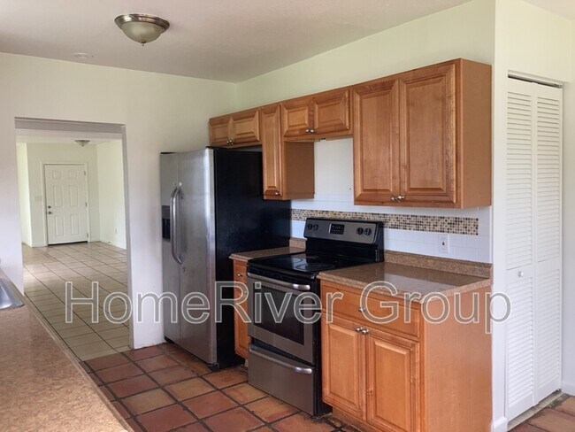 Foto del edificio - 908 69th Ave W