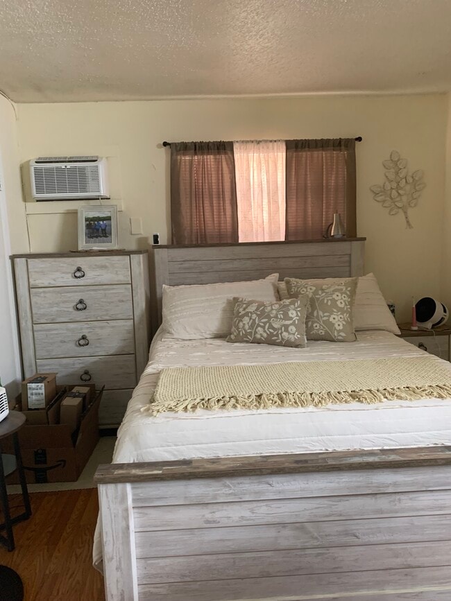 Building Photo - 1061 SE Monterey Rd