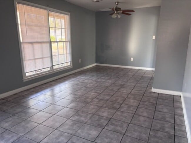 Foto del edificio - 3167 Longwood Dr