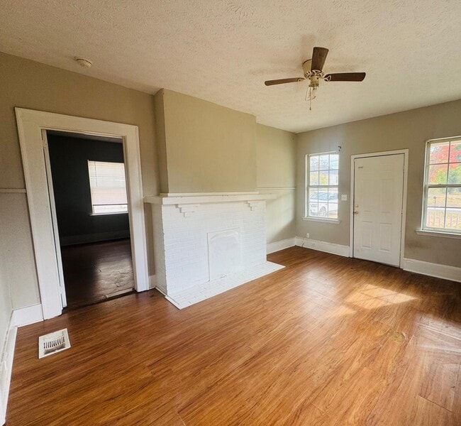 Foto del edificio - 115 W Tinsley St