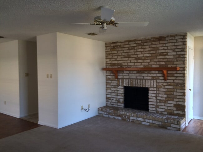 Building Photo - Duplex