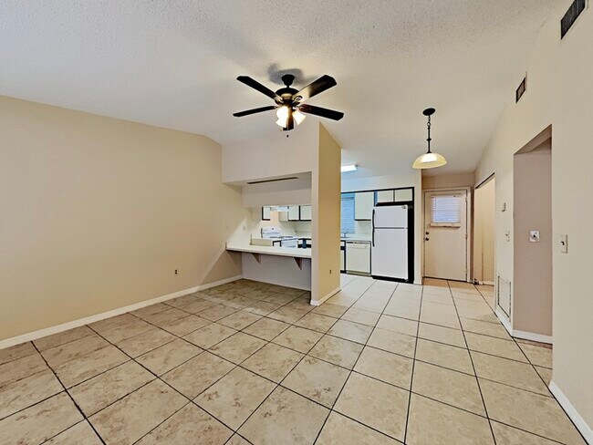 Building Photo - 32827 Blossom Ln