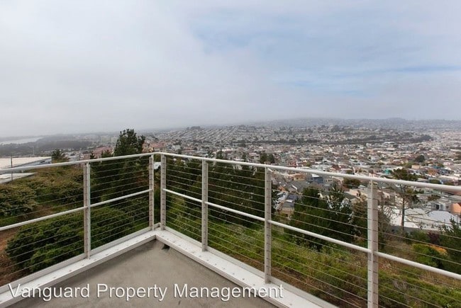 Building Photo - 420 Pointe Pacific Dr