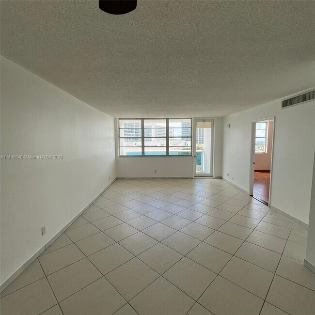 Foto del edificio - 6770 Indian Creek Dr