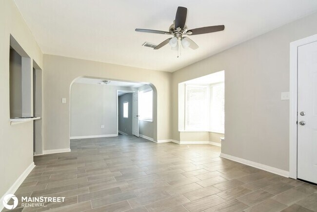 Building Photo - 5224 S Puritan Ave, Tampa, FL 33611