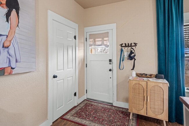 Building Photo - 312 Lytle St