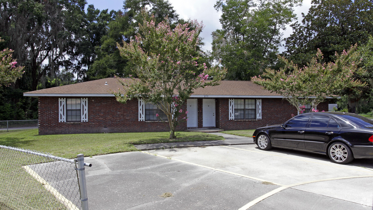 Primary Photo - Magnolia Apartments