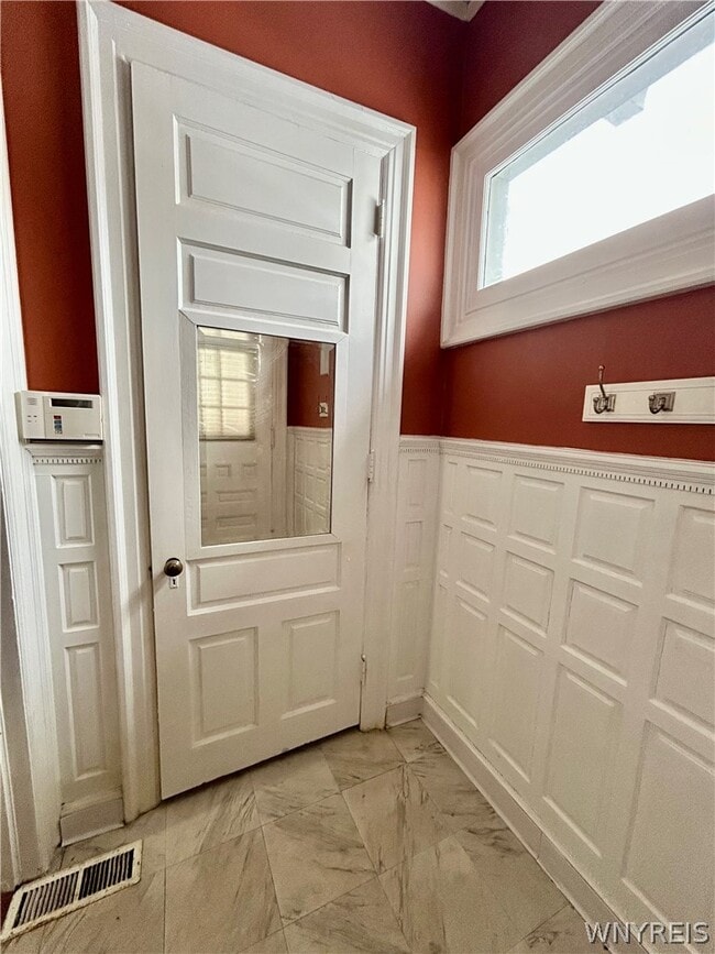 Building Photo - 38 Oakland Pl