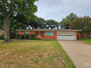 Building Photo - 800 Valley View Dr