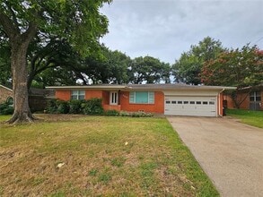 Building Photo - 800 Valley View Dr