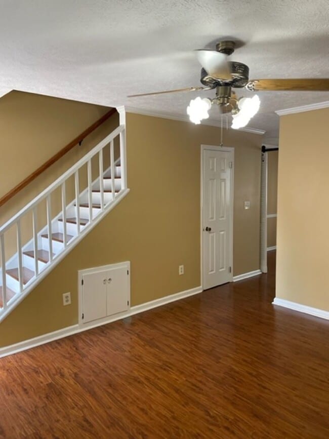 Building Photo - Quaint Towne Home close to all!