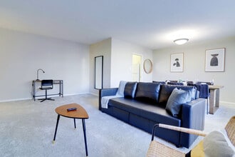 Building Photo - 1600 S Eads St