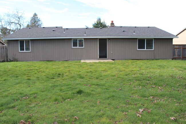 Building Photo - Three bedroom, 1 1/2 bath with fenced yard near Intel