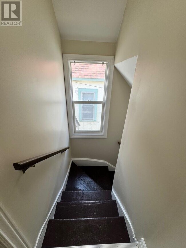 Photo du bâtiment - 1 Bedroom Upper-Level Unit – Laundry Hooku...