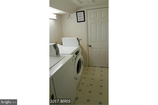Foto del edificio - 1142 N Stuart St