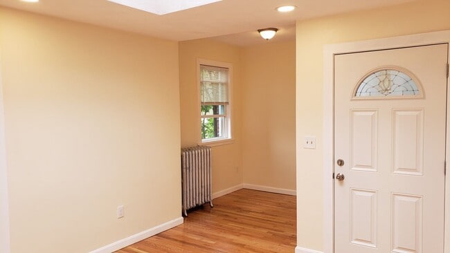 Foto del edificio - Amazing 3 Bed 1 Bath Available in Allston for 9/1