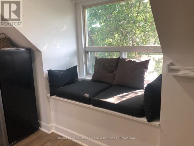 Photo du bâtiment - 2283 Dundas St W