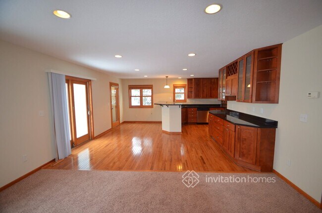 Building Photo - 3918 Randall Ave