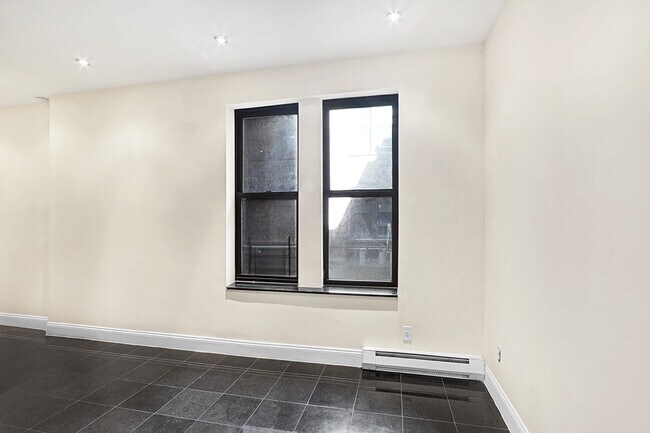 Building Photo - 120 W 105th St