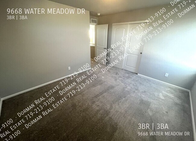 Foto del edificio - 9668 Water Meadow Dr