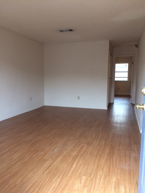 Building Photo - 621 Brierly Dr