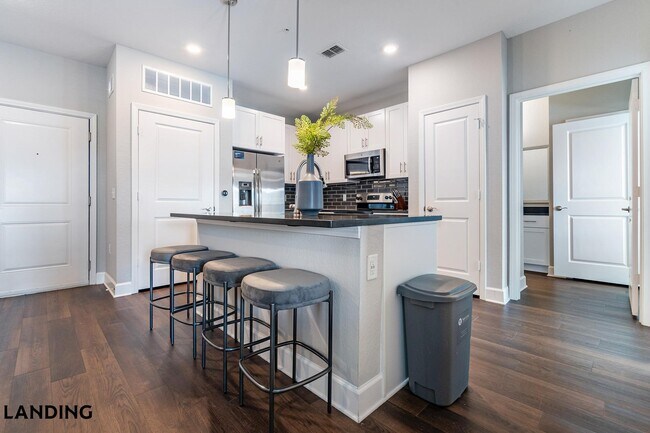 Foto del edificio - 918 Aventine Dr