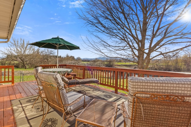 Foto del edificio - 670 Riverside Rd