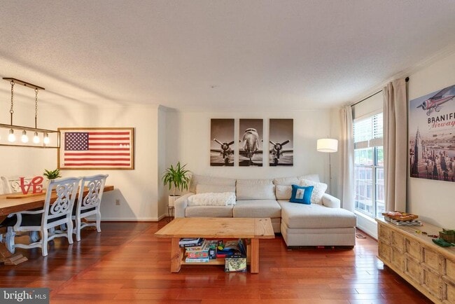 Building Photo - 2303 Massanutten Dr