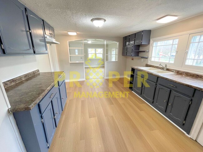 Foto del edificio - 3 bedrooms 1 bathroom House with fully fen...