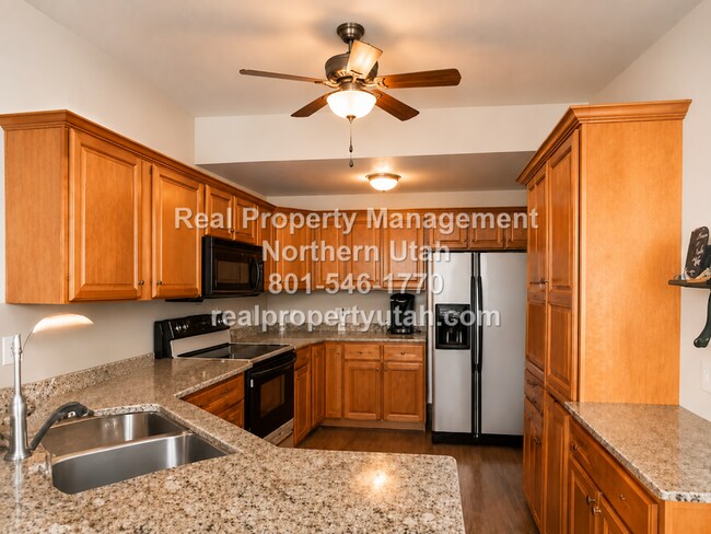 Building Photo - Beautiful 3 Bed 3 Bath Kaysville Home Coming Soon!