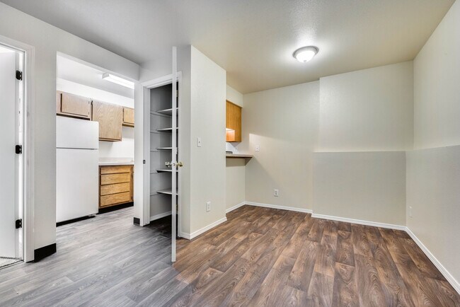 Building Photo - 2203 W Kootenai St