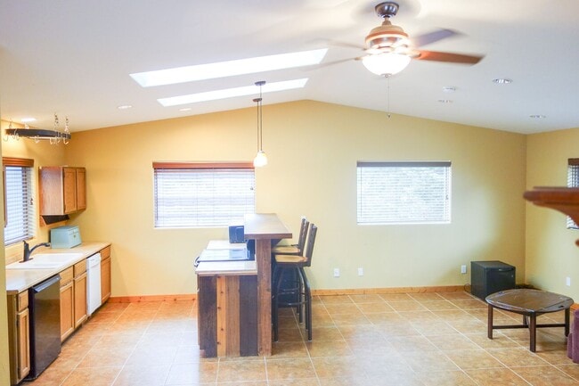 Building Photo - 330 Wilderness Dr